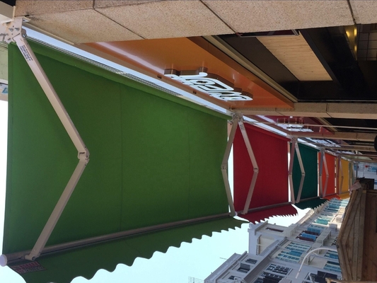 Toldo de sombrilla totalmente abierto en poliéster con colores personalizados y material de vela