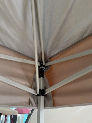 Cuadro de metal plegable de trabajo pesado de 3 * 3 m personalizado Gazebos de jardín con marco de acero
