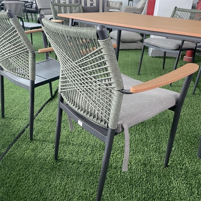 Sofá de aluminio de ratán Muebles de jardín al aire libre con mesa de lujo y paquete de correo