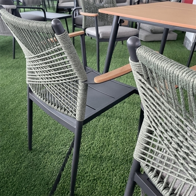 Sofá de aluminio de ratán Muebles de jardín al aire libre con mesa de lujo y paquete de correo