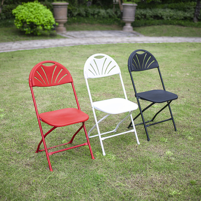 Silla de plástico blanco silla plegable de metal apilada para jardines al aire libre parques de bodas